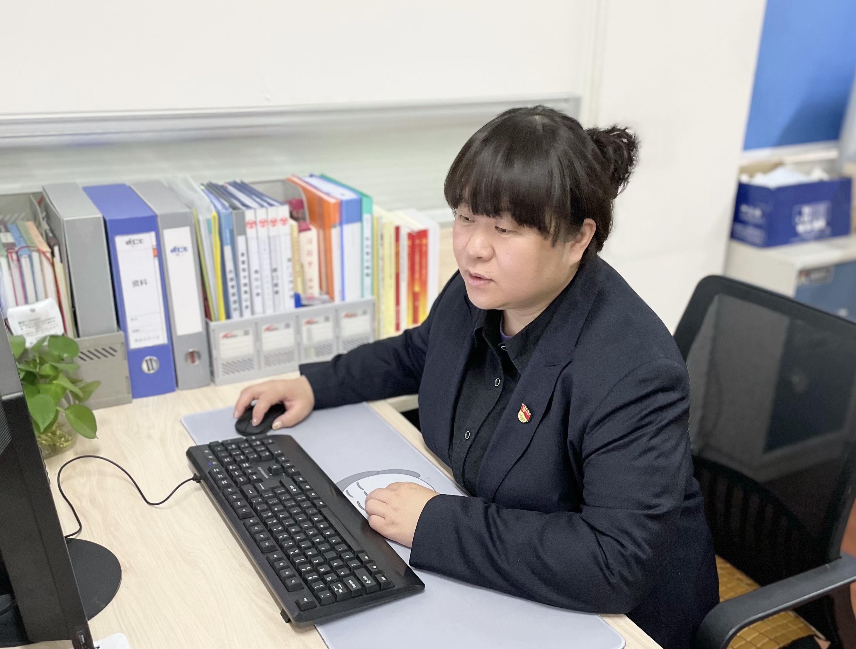 15.劉紅,鴻強(qiáng)物業(yè)公司力量。.jpg undefined